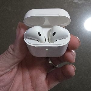 Apple airpods w/ case